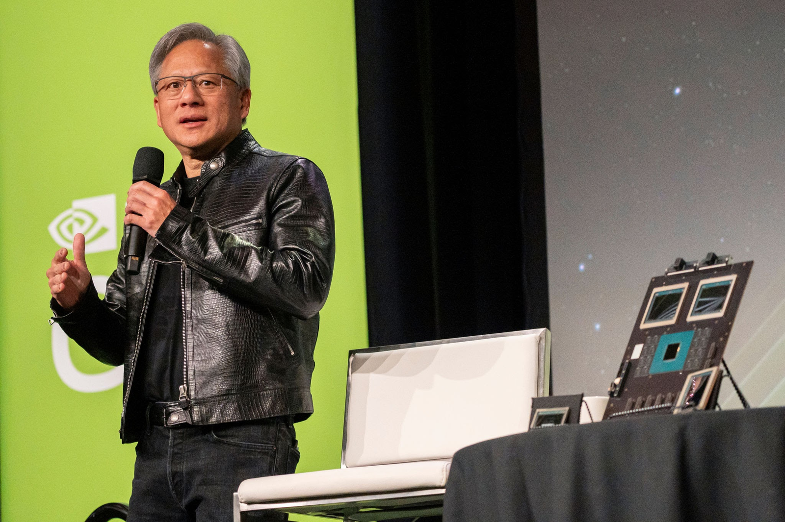 Nvidia’s Huang Surges into Chip Billionaire Olympus: Net Worth Tops $91 Billion