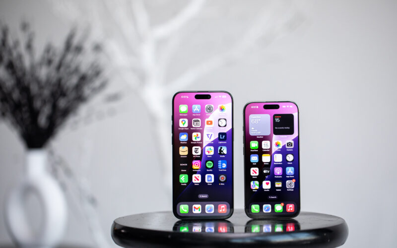 Trump threatens Apple, Samsung and others with a 25 percent iPhone tariff