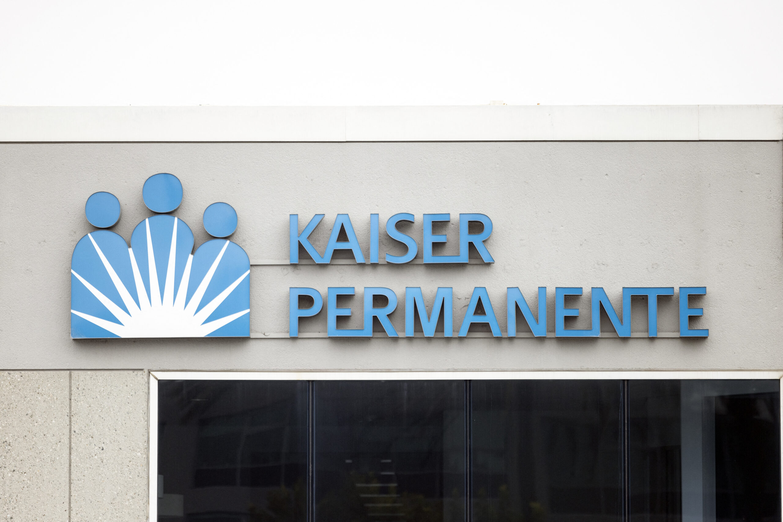 A Kaiser Permanente systems outage has pharmacies relying on pen and paper