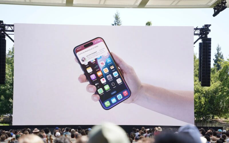 Apple punts on Siri updates as it struggles to keep up in the AI race