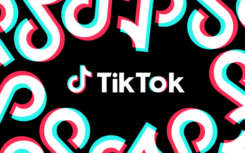 TikTok is now letting everyone DM each other with voice memos and pictures